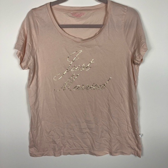 Victoria’s Secret‎ just married t-shirt - Picture 6 of 11